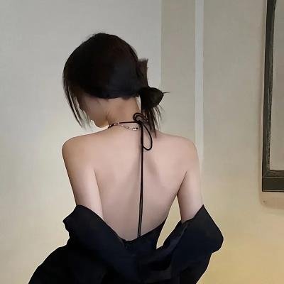 俏丽佳人